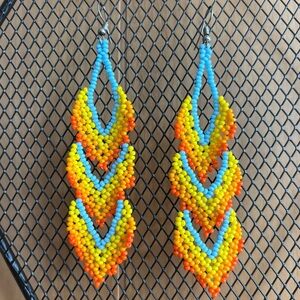 💕New Listing 💕 Colorful Chakira bead three-leaf earrings